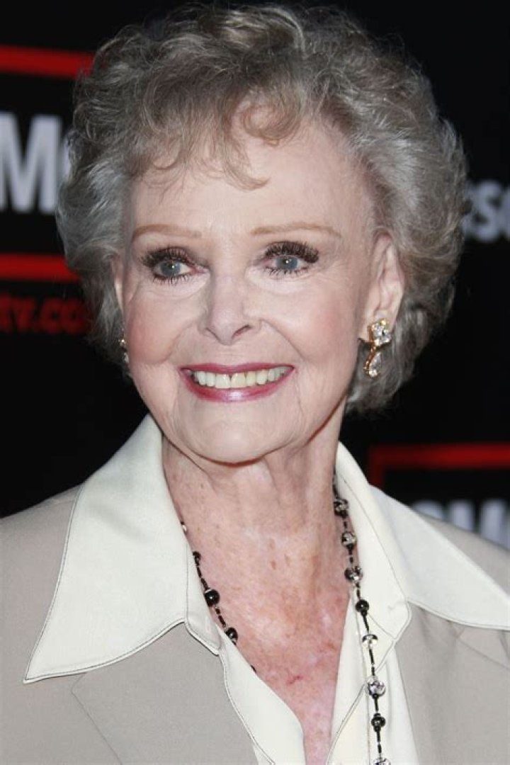 Exploring the Life and Career of Tea Leoni: A Hollywood Icon