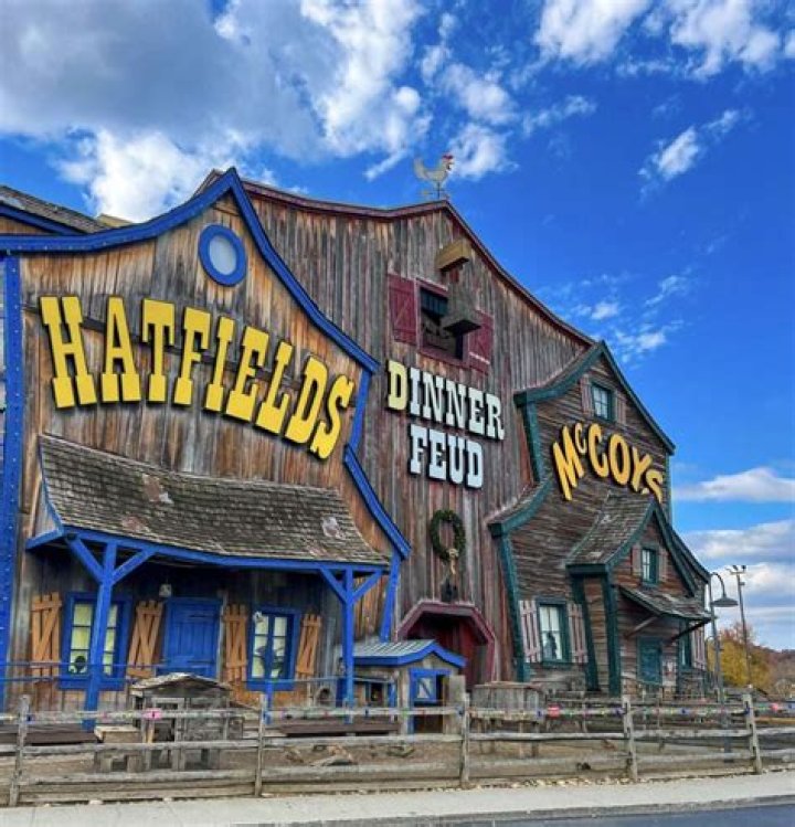 Hatfield &amp; McCoy Dinner Show: A Must-Visit Experience in Pigeon Forge