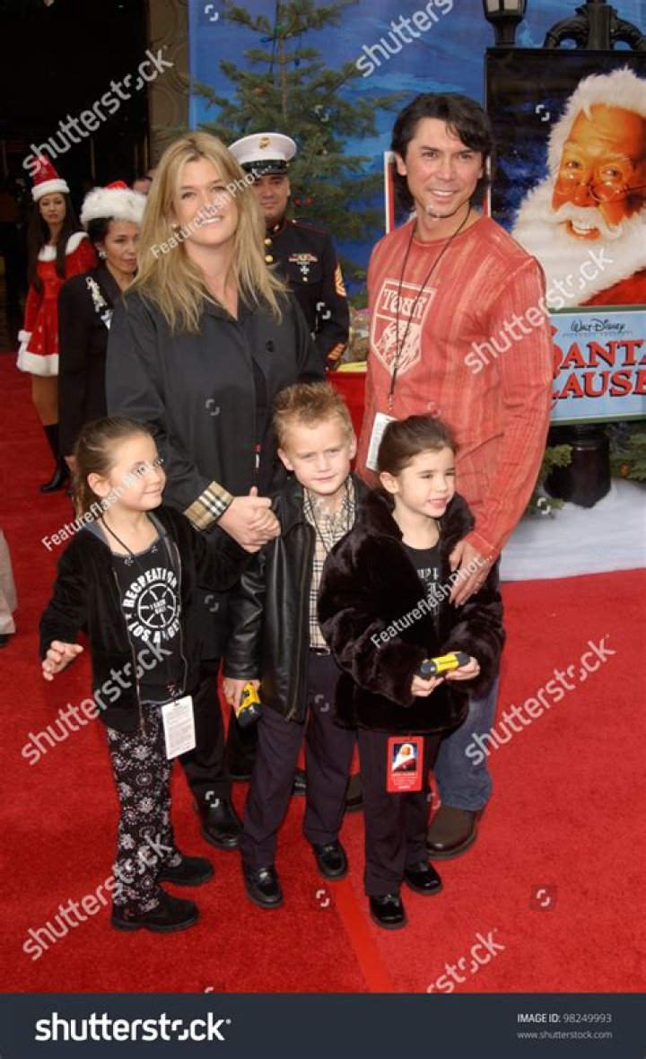 Lou Diamond Phillips Brothers: A Comprehensive Guide to His Siblings and Family Life